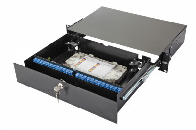 Коммутационная панель ВО Eurolan 47F-48, 2HU, портов: 48 LC (Duplex)OS2, установлено адаптеров: 24 выдвижная, цвет: чёрный, цвет адаптеров: синий, монтажные шнуры, КДЗС