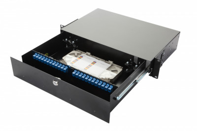 Коммутационная панель ВО Eurolan 47F-48, 2HU, портов: 48 SC (SM)OS2, установлено адаптеров: 8 выдвижная, цвет: чёрный, цвет адаптеров: синий, адаптеры, сплайс-кассеты