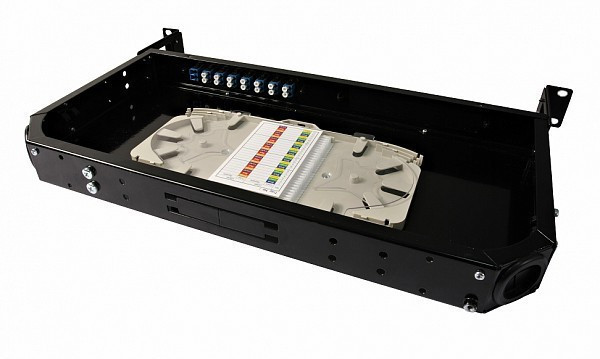 Коммутационная панель ВО Eurolan 47C-24, 1HU, портов: 24 FC/APC OS2, установлено адаптеров: 8 невыдвижная, прямая, орг-йзер: предустановлен, цвет: чёрный, монтажные шнуры, КДЗС