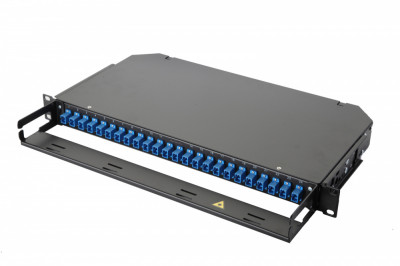 Коммутационная панель ВО Eurolan 47C-24, 1HU, портов: 24 SC/UPC (Simplex) OS2, установлено адаптеров: 2 невыдвижная, прямая, орг-йзер: предустановлен, цвет: чёрный, монтажные шнуры, КДЗС