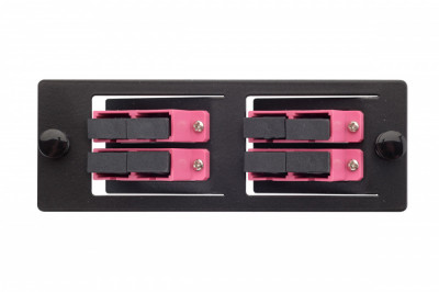 Планка Eurolan Q-SLOT портов: 4 SC (Duplex) OM4, установлено адаптеров: 4 невыдвижная, прямая, цвет: чёрный, цвет адаптеров: пурпурный