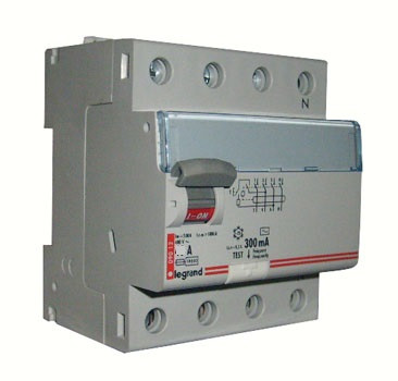 Устройство защитного отключения Legrand DX3, тип: AC, 4 модуль, 4Р, 80А/300мА, зажим для нейтрального проводника с правой стороны (411725)