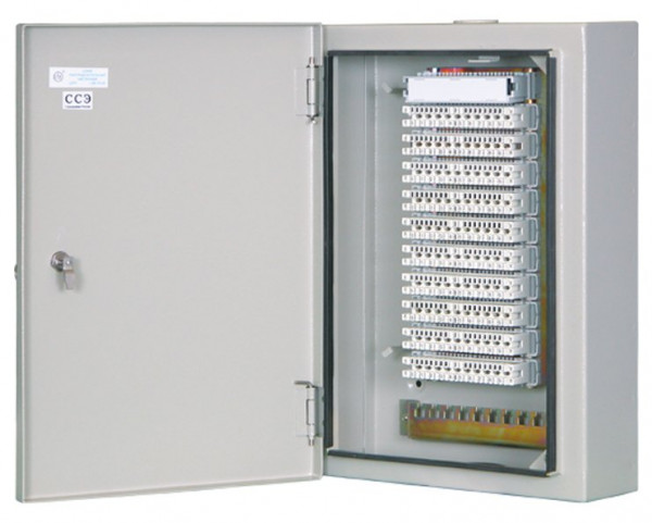 Шкаф распределительный настенный металлический с замком для 100 пар, в комплекте с размыкаемыми плинтами ШРН-2/100 в комплекте с размыкаемыми плинтами