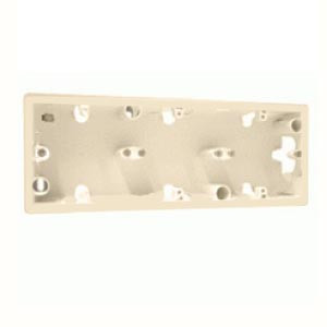Коробка открытого монтажа Legrand Valena, размер наружный: 80x204, 3 поста, цвет: слоновая кость