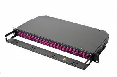 Коммутационная панель ВО Eurolan 47C-24, 1HU, портов: 24 FC/UPC OM4, установлено адаптеров: 12 невыдвижная, прямая, орг-йзер: предустановлен, цвет: чёрный, монтажные шнуры, КДЗС