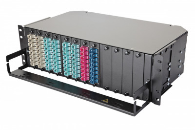 Коммутационная панель ВО Eurolan 47K-12, 3HU, портов: 12 SC/APC (Simplex) OS2, установлено адаптеров: 72 невыдвижная, орг-йзер: предустановлен, цвет: чёрный