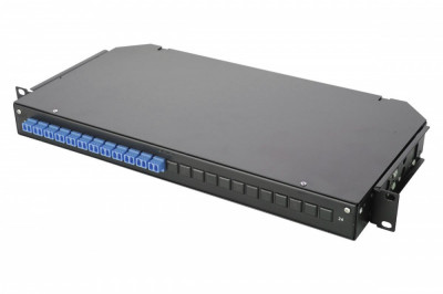 Коммутационная панель ВО Eurolan 47C-24, 1HU, портов: 24 LC/UPC (Duplex) OS2, установлено адаптеров: 4 невыдвижная, прямая, орг-йзер: предустановлен, цвет: чёрный, цвет адаптеров: синий