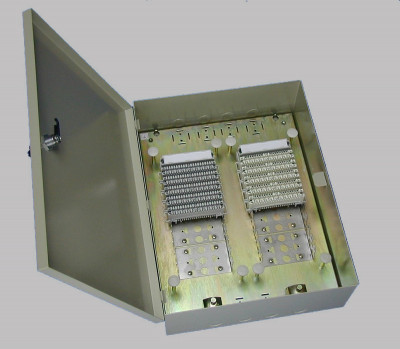 Коробка распределительная Krone, 350х450х130 мм (ВхШхГ), хомуты монтажные - под плинты lsa-plus