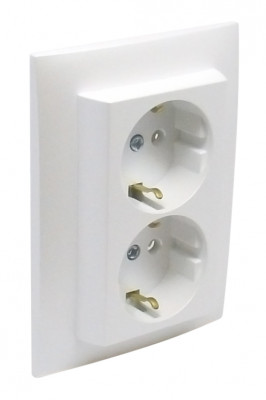 Розетка электрическая Efapel Logus90, 2x2к+З, 16А, Schuko, шторки защитные, цвет: белый