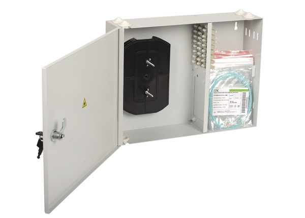 Кросс-панель ITK портов: 24 SC/UPC (Simplex) OM3, установлено адаптеров: 24 невыдвижная, настенная, цвет: серый