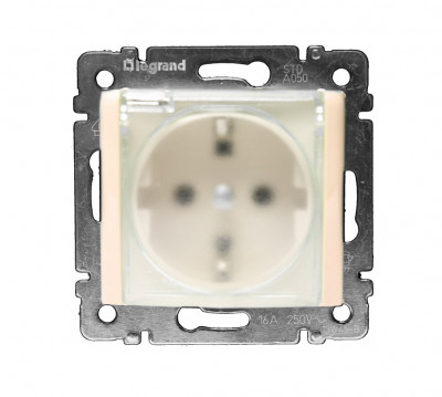Розетка электрическая Legrand Valena, 2к+З, 16А, внутренняя, 58х51 мм (ВхШ), шторки защитные, цвет: слоновая кость, винтовые зажимы, крышка (774120)