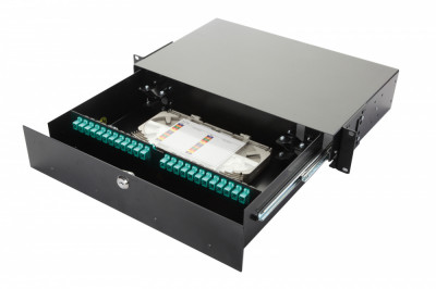 Коммутационная панель ВО Eurolan 47F-48, 2HU, портов: 48 SC (SM) OM3, установлено адаптеров: 6 выдвижная, цвет: чёрный, цвет адаптеров: бирюзовый, адаптеры, сплайс-кассеты