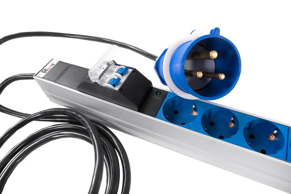 Блок силовых розеток Rem Rem-32, вертикальный, неуправляемый, Shuko х 20, вход IEC 309, шнур 3 м, 1 463мм, однофазный 32А, автомат + индикатор, алюминий